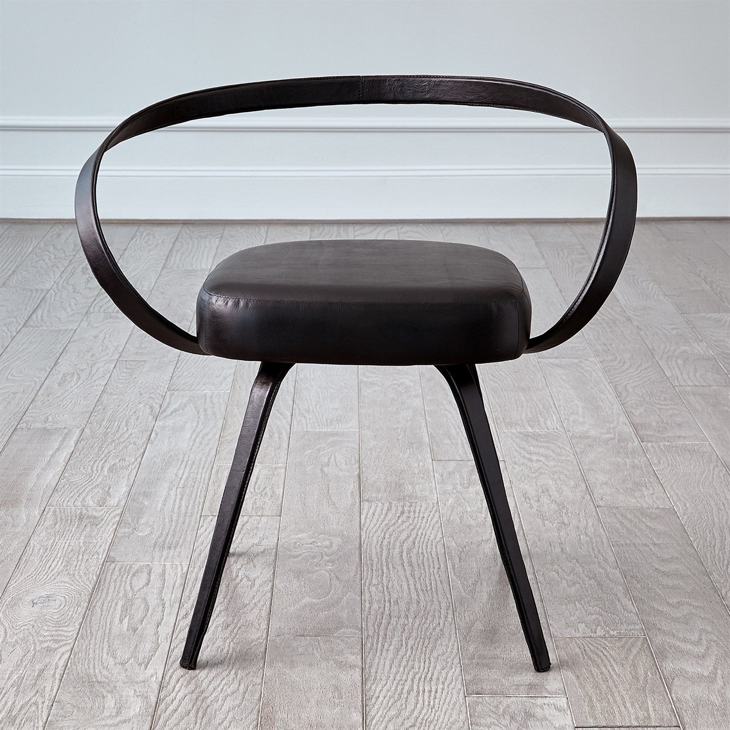 CHAISE ENTIÈREMENT EN CUIR