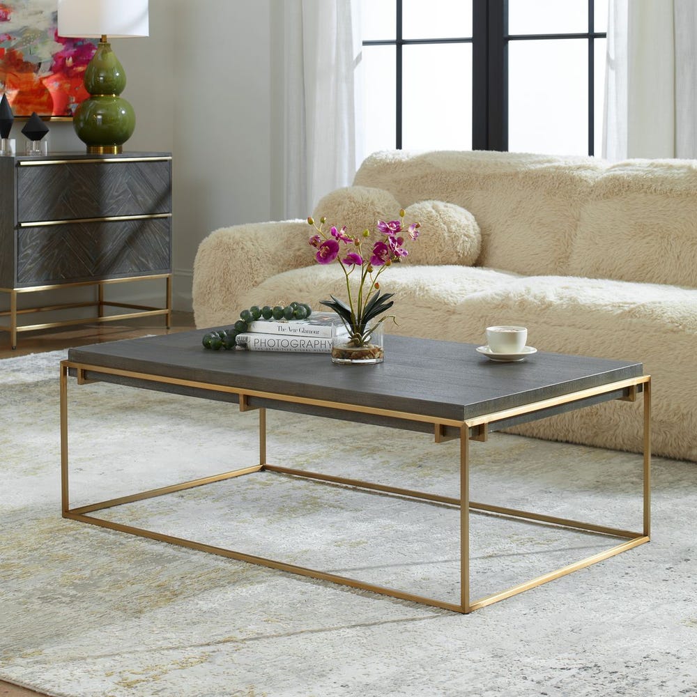 Autour de la table basse 